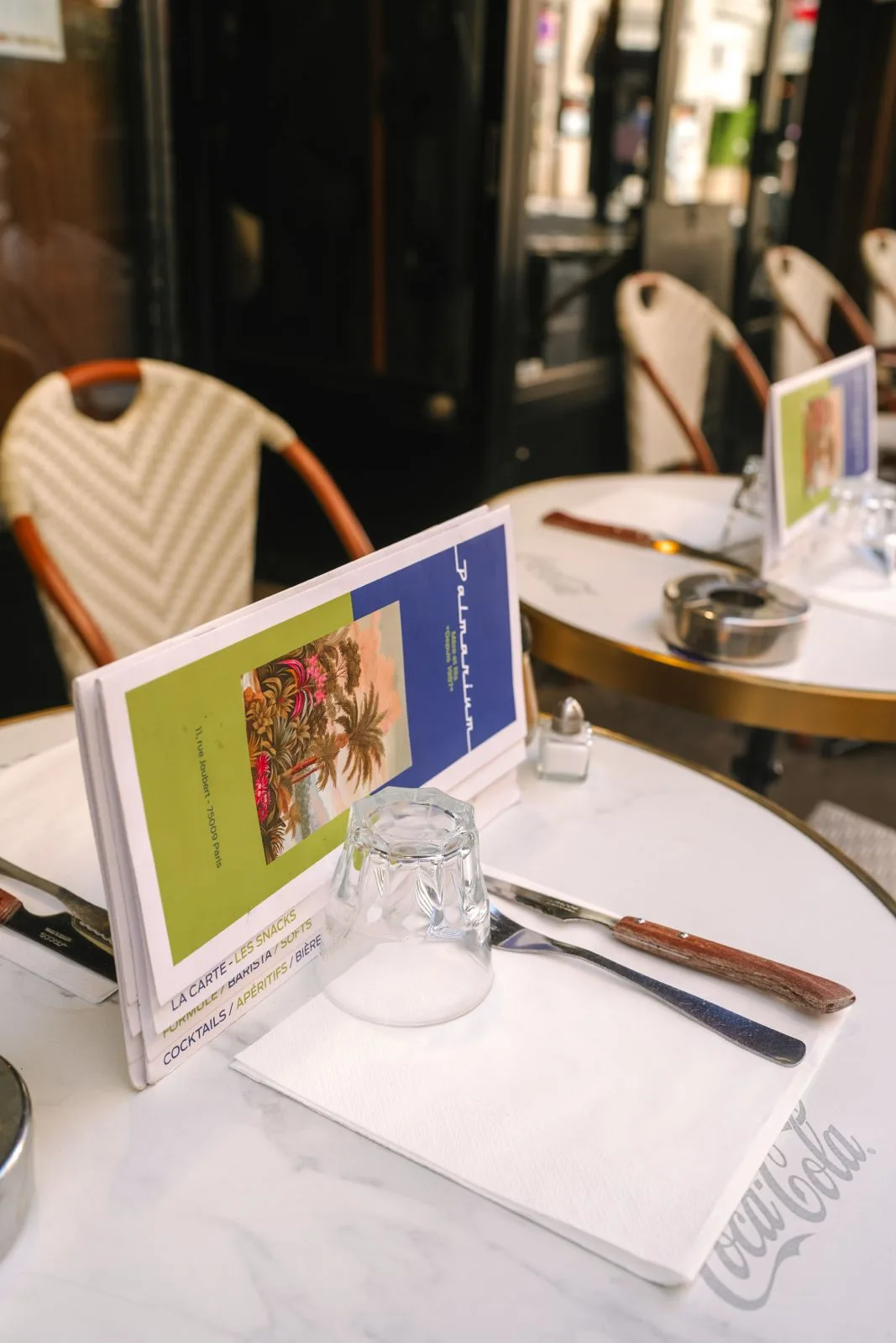 Couverture du menu avec motif palmier